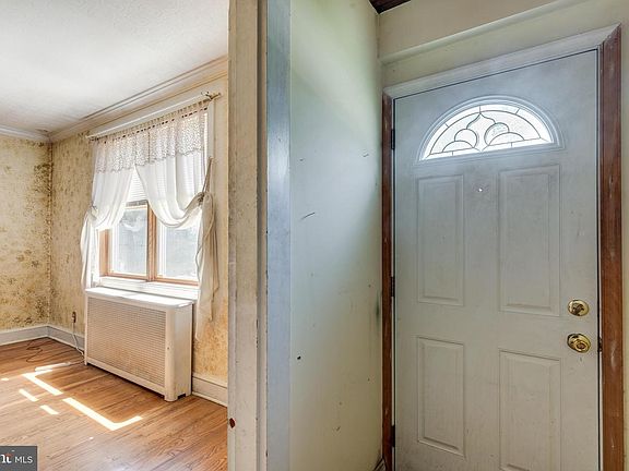5th image of 4928 Leeds Ave