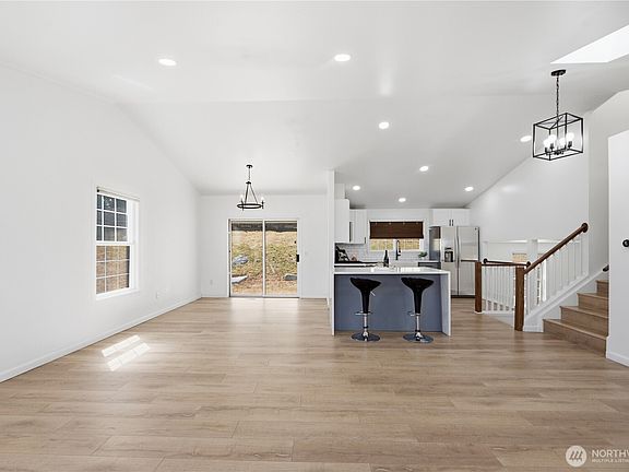 4th image of 27705 23rd Avenue S