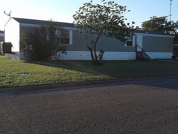 5th image of 2209 Twin Oaks Dr