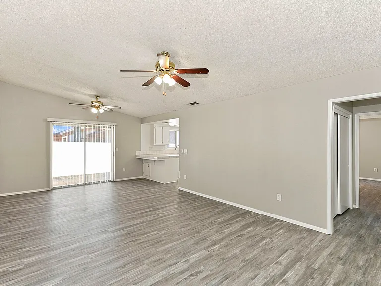4214 Southampton Ct — Photo 3