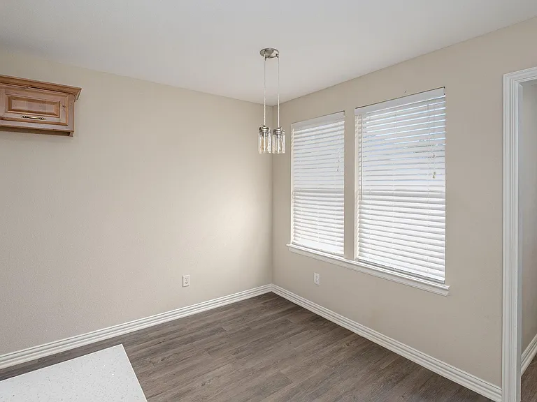 640 W Marshall Dr — Photo 6