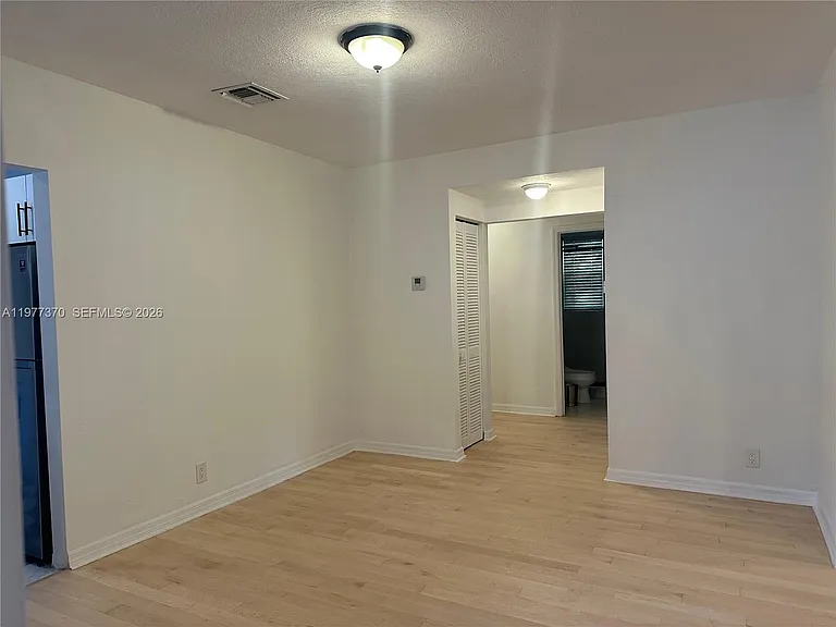 725 Navarre Ave — Photo 14