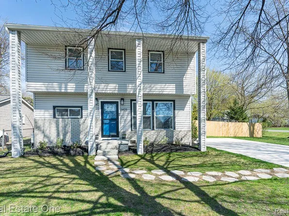2475 Culbertson Ave, Rochester Hills, MI 48307