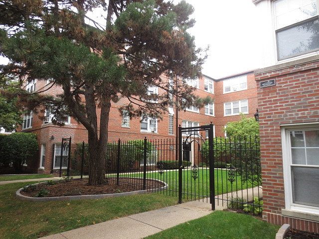1st image of 2424 W Farragut Ave APT 2A