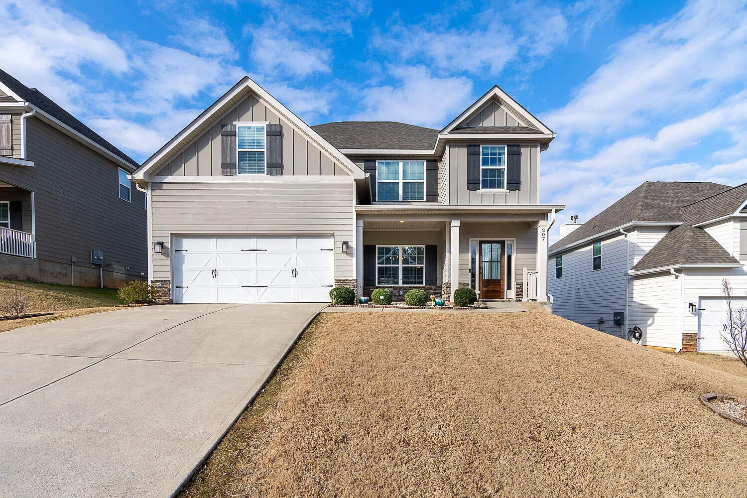 4 bed, 2.5 bath, 2869 sqft, $2,700 — Photo 1