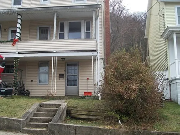 31 W High St, Nesquehoning, PA 18240