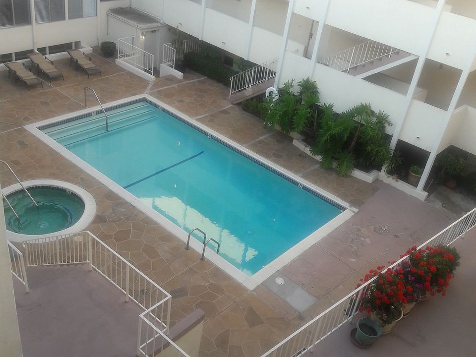 1st image of 17440 Burbank Blvd APT 306