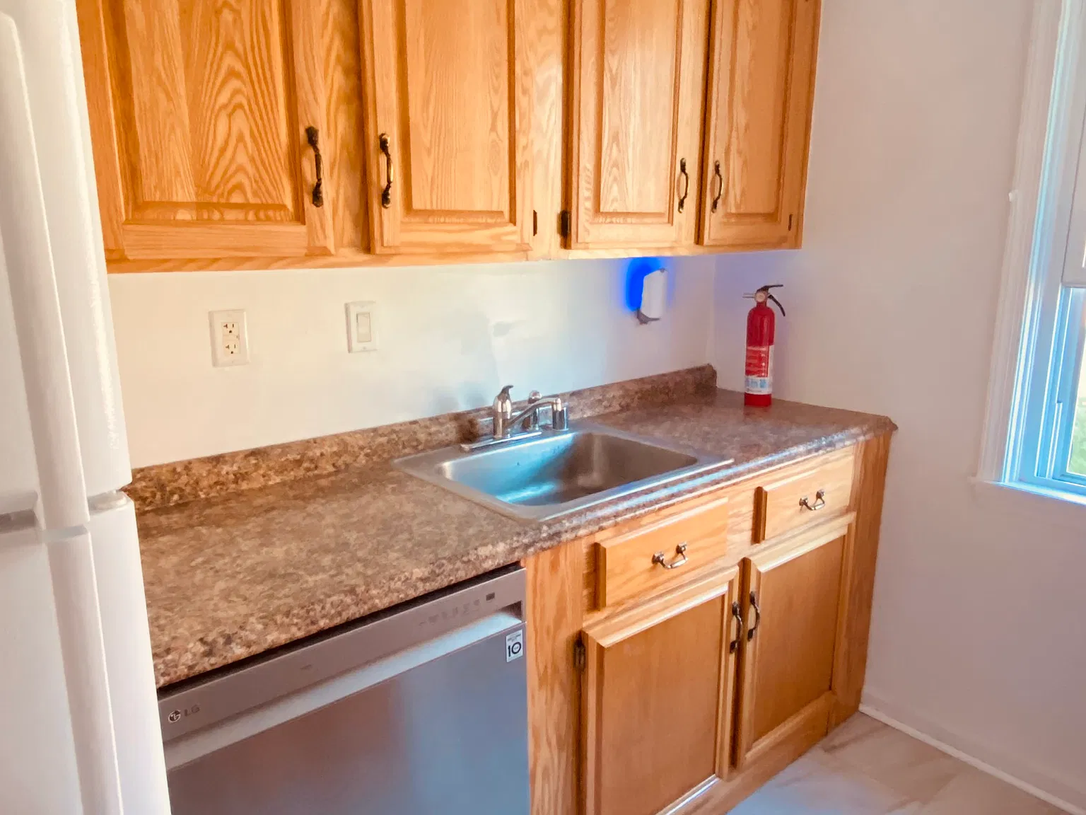 2 bed, 640 sqft, $1,800 — Photo 3