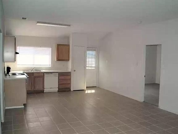 4th image of 900 Wrigley Way