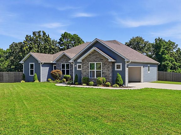 3rd image of 43 Oakridge Dr