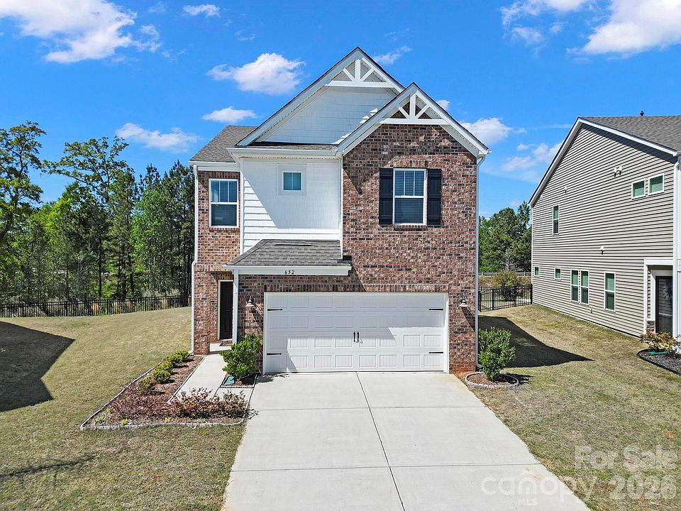 1st image of 652 Citriadora St