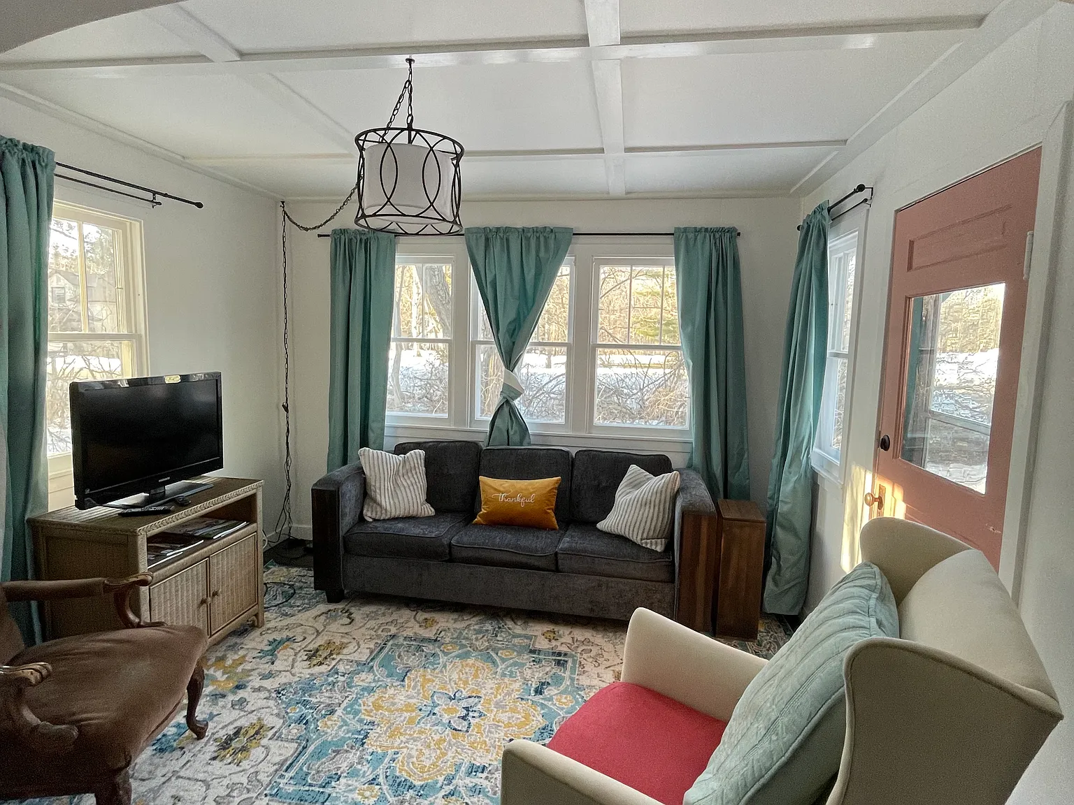 3 bed, 898 sqft, $2,000 — Photo 2