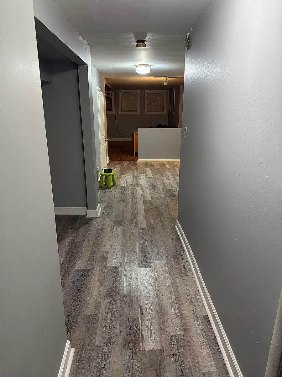 Building Photo - 2139 W Touhy Ave #BASEMENT