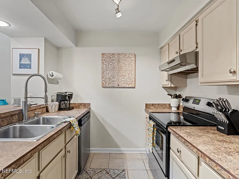2219 Gorden Ave — Photo 14