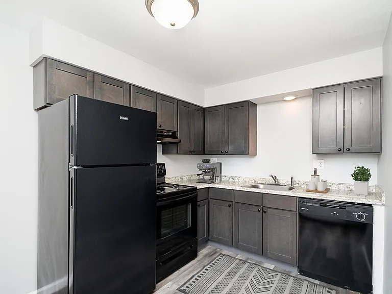 The Heights Apartments — Photo 18