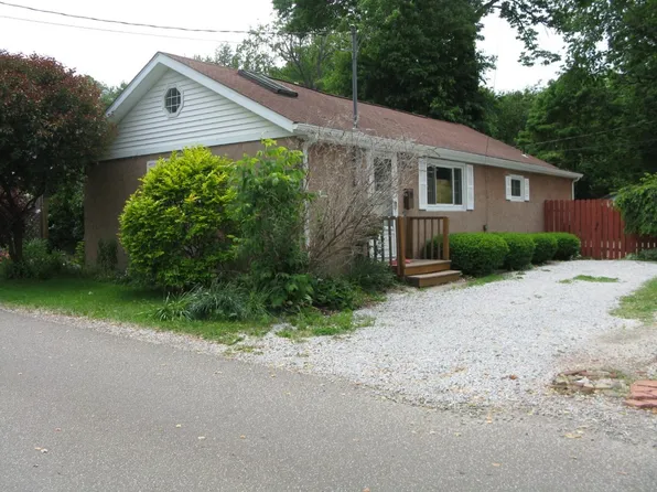 130 Kelso Dr, Erie, PA 16505