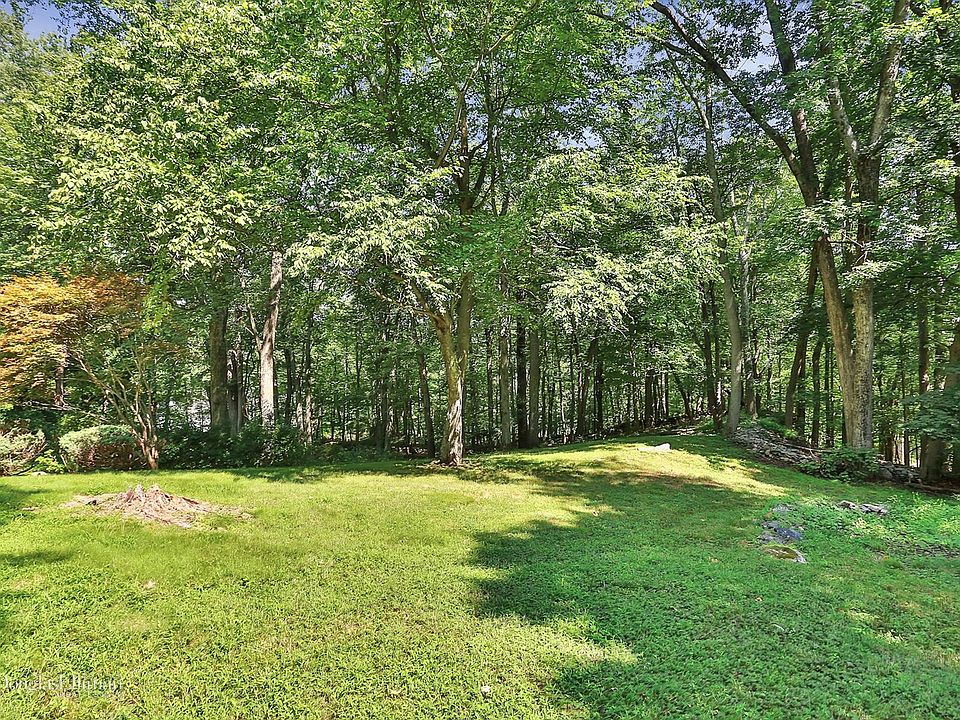 2nd image of 4 Townsend Ct