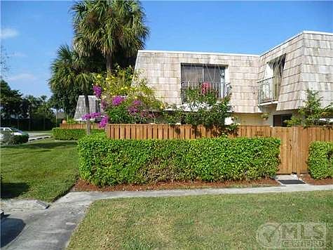 1st image of 321 Live Oak Ln