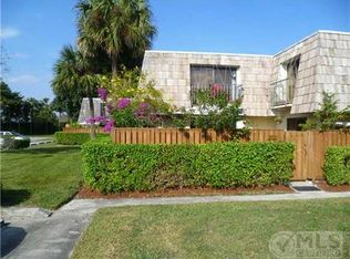 321 Live Oak Ln, Boynton Beach, FL 33436