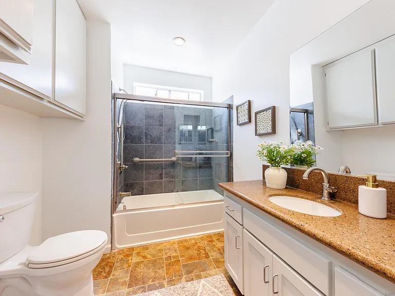 5146 Solar St — Photo 14