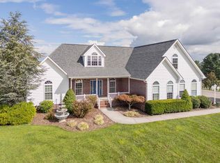 3810 Divine Dr, Christiansburg, VA 24073
