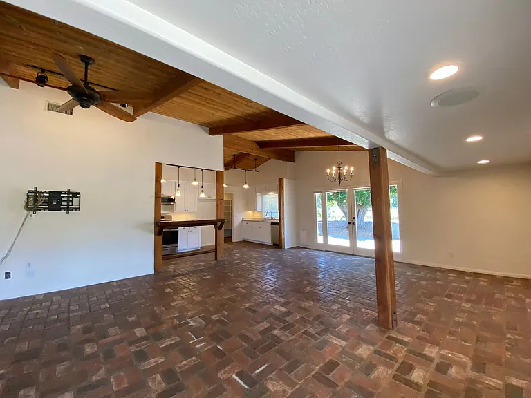 3010 N Broadway — Photo 14