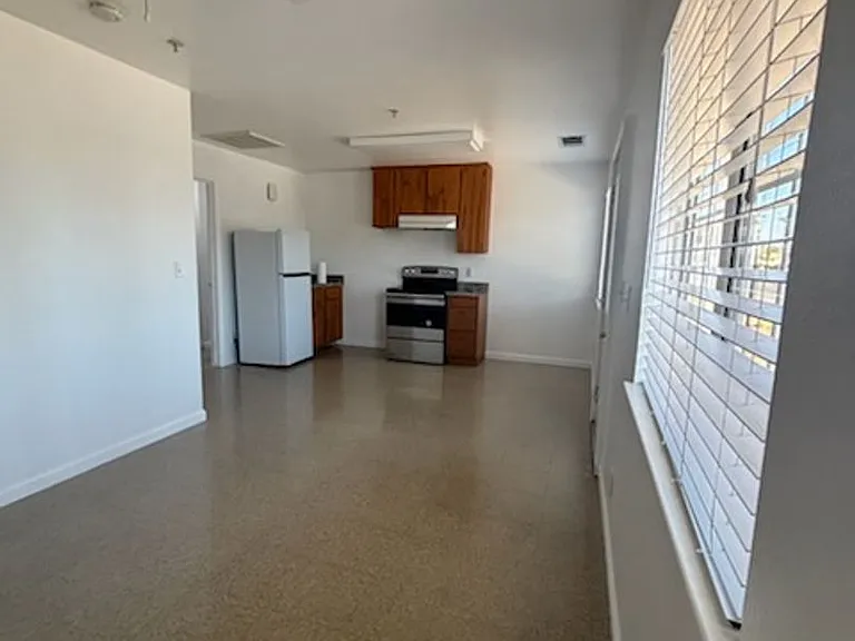 881 W El Monte Way — Photo 4