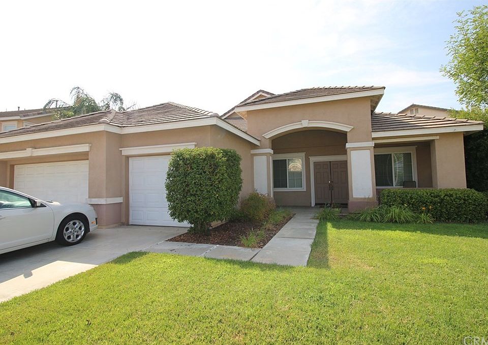1st image of 33938 Vinca Ln
