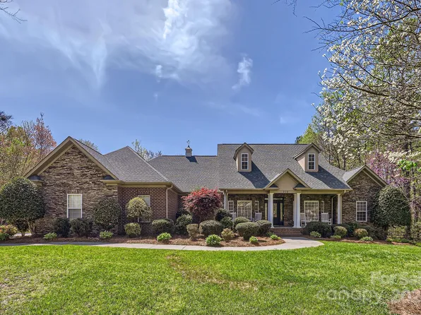 310 Frontier Cir, Indian Trail, NC 28079