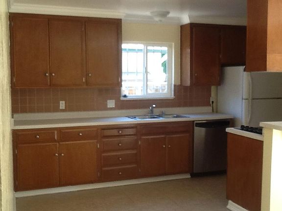 2nd image of 1424 Branham Ln