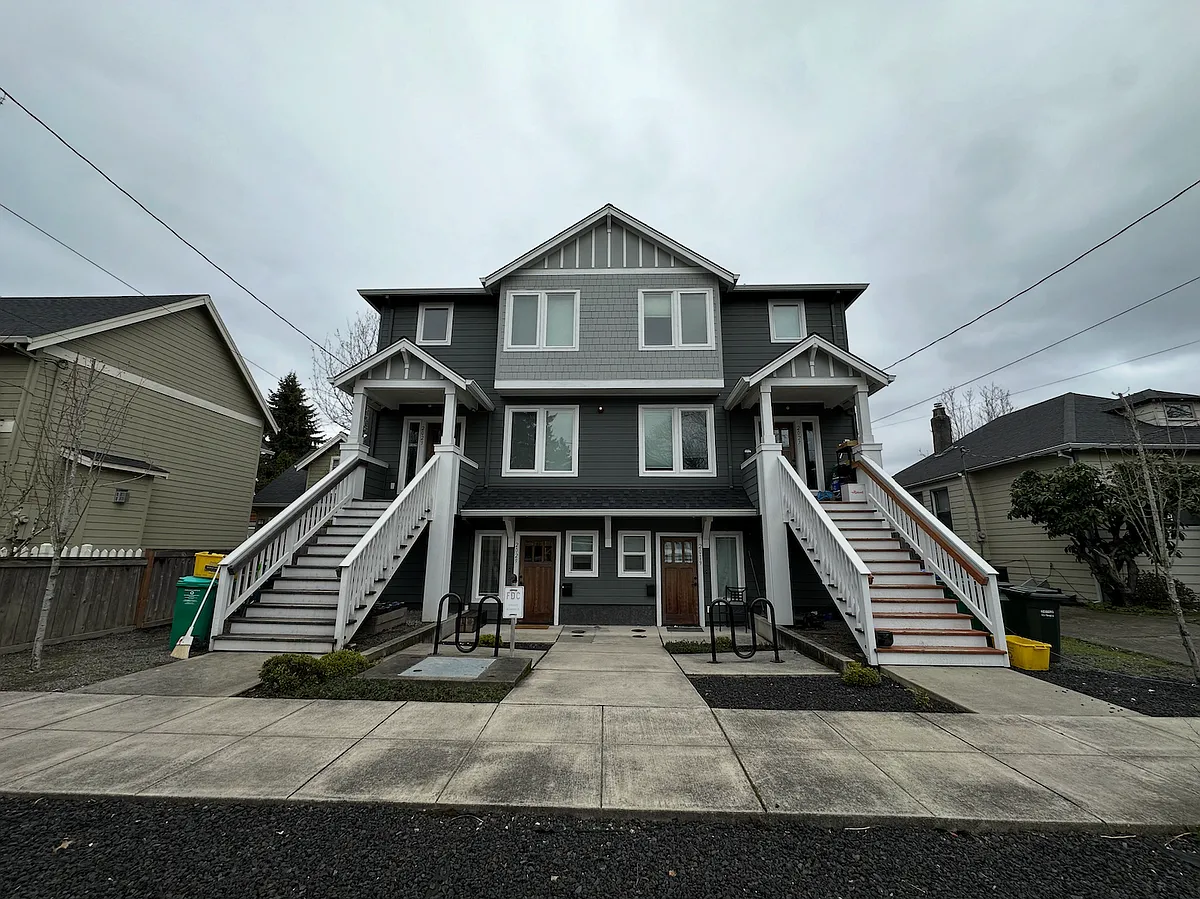 Building Photo - 2029 SE Harold St #2