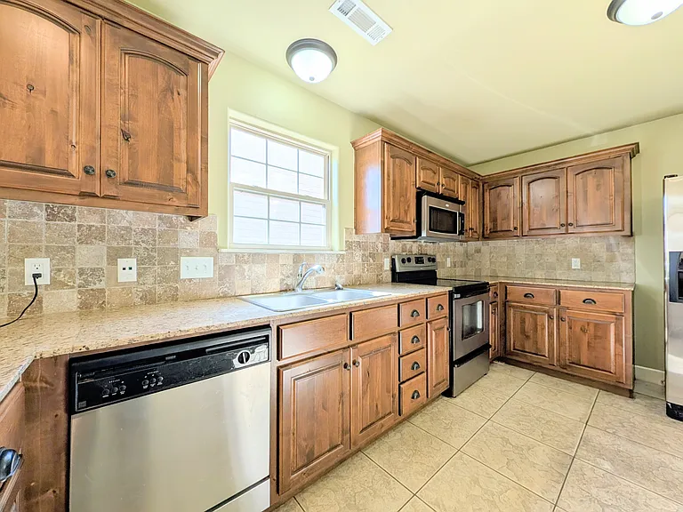2944 W Old Farmington Rd — Photo 2
