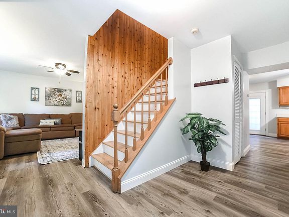 5th image of 22810 Hillside Ln