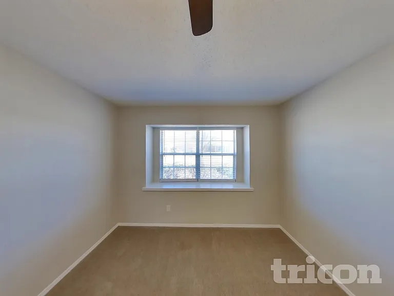 100 Adams Dr — Photo 11