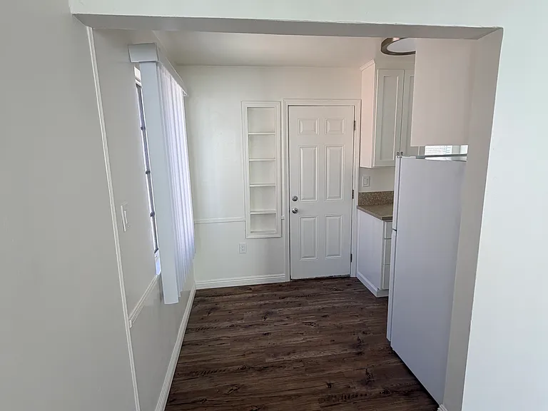 Sunset Park Apartments — Photo 24