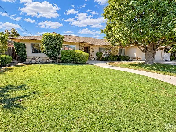2nd image of 3709 Christmas Tree Ln