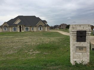 909 Indian Trl, Red Oak, TX 75154