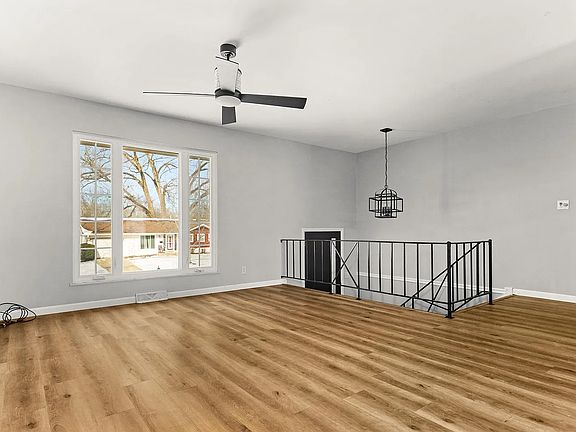 5th image of 2232 W Warwick Dr #1