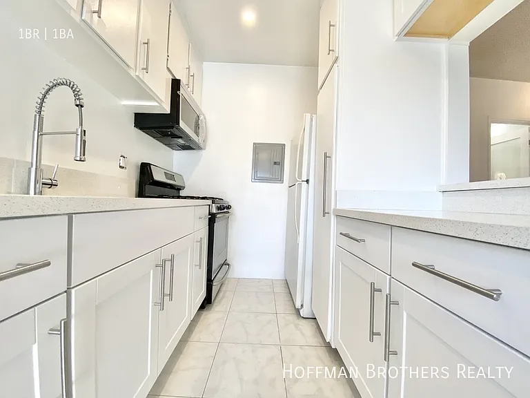1315 N June St #117 — Photo 3