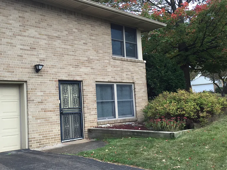 Whitehills Dr — Photo 32