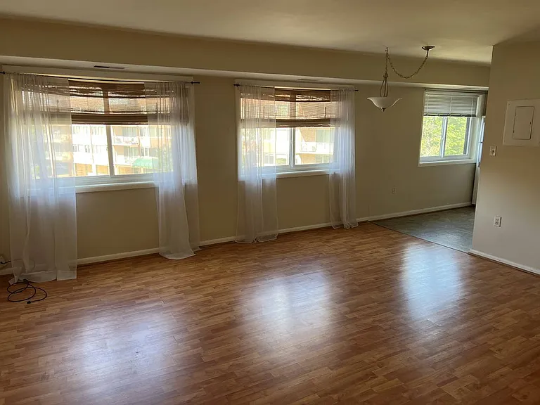 3300 S 28th St #401 — Photo 2