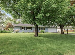 1146 Roselawn Ave W, Roseville, MN 55113