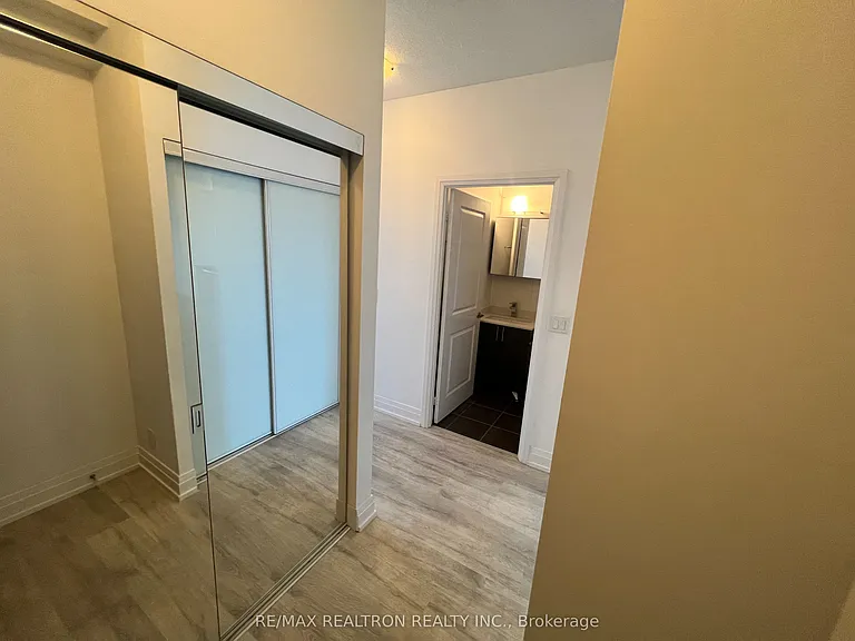 7890 Bathurst St #2008 — Photo 8