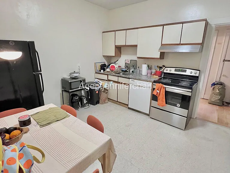 15 Park Vale Ave #10 — Photo 5