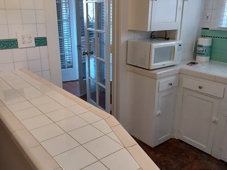 1727 N Alexandria Ave — Photo 13