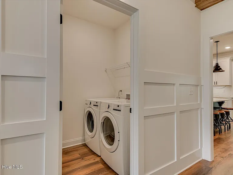 2049 Warbler Dr — Photo 36
