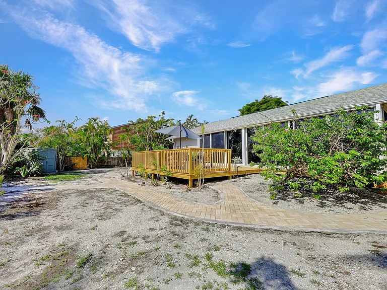 852 Rabbit Rd — Photo 33