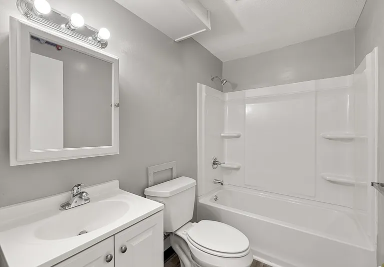 Riverview Apartments — Photo 7