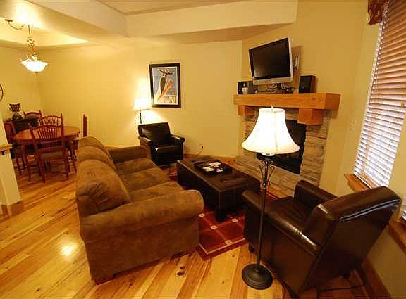 4th image of 1499 Park Ave #9