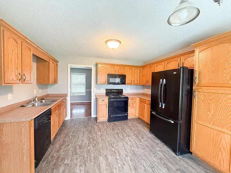 2604 Sugarhill Ct — Photo 4